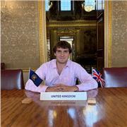 Experienced private tutor from Oxford. English, social sciences and university admissions prep.